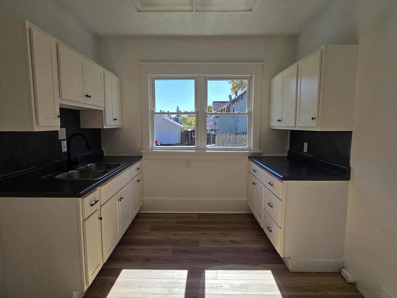 3 bed, $1,300 — Photo 4