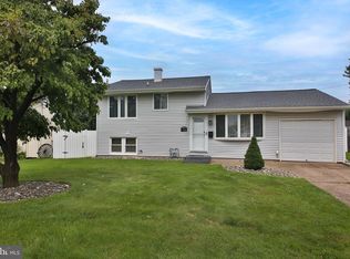 3072 Richlieu Rd, Bensalem, PA 19020
