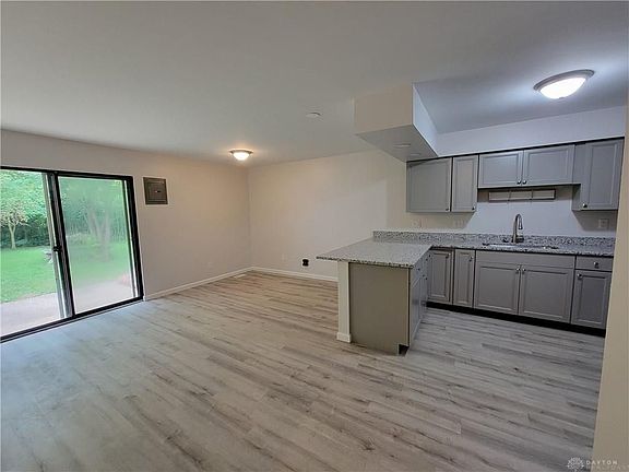4th image of 1104 Cambridge Ct