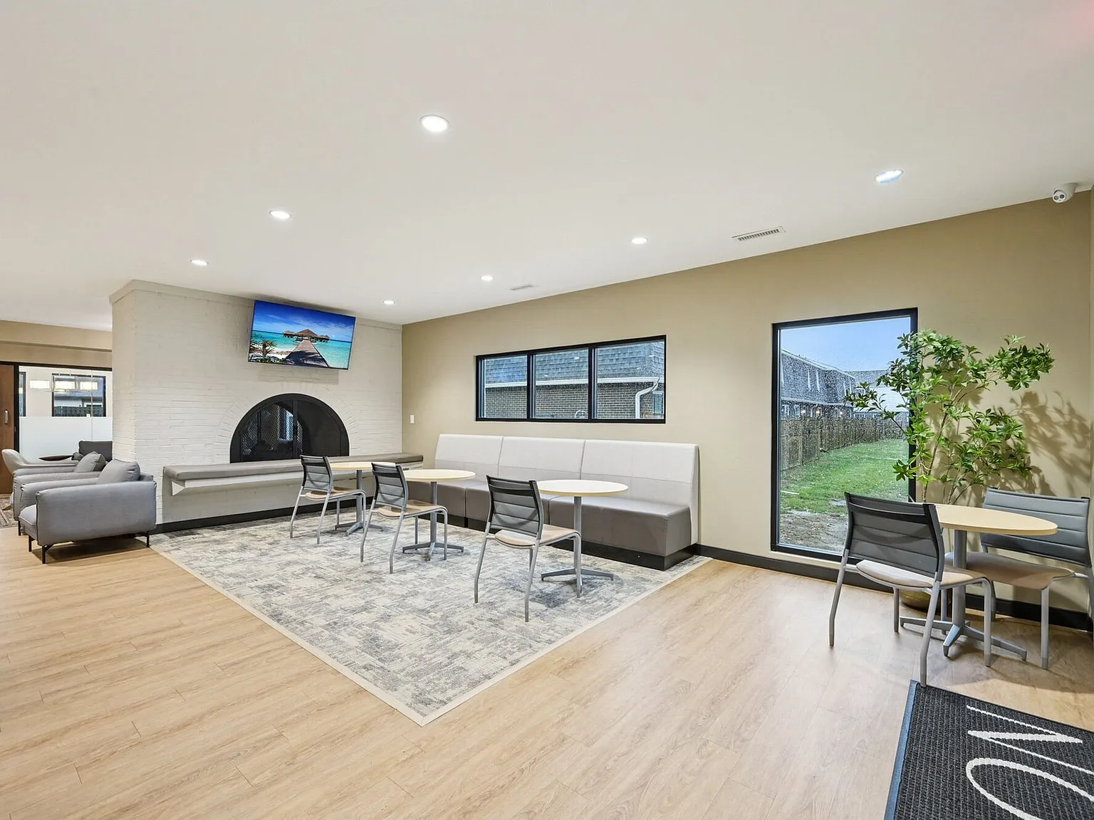 Pointe at Northern Woods — Photo 4