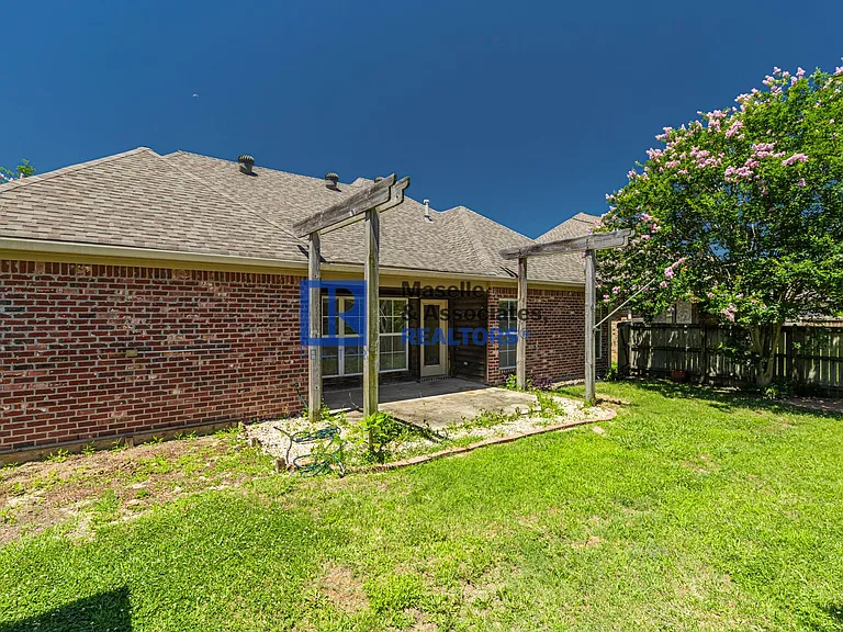 213 Provonce Park — Photo 37