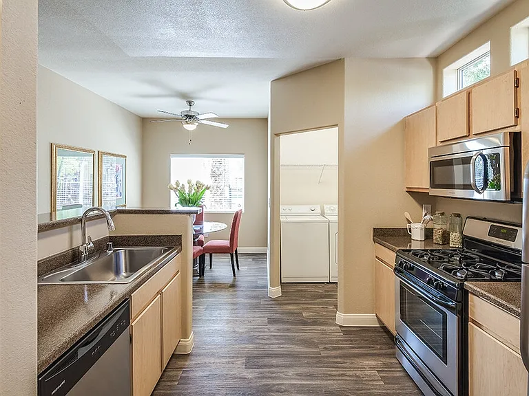 Durango Canyon Apartments — Photo 9