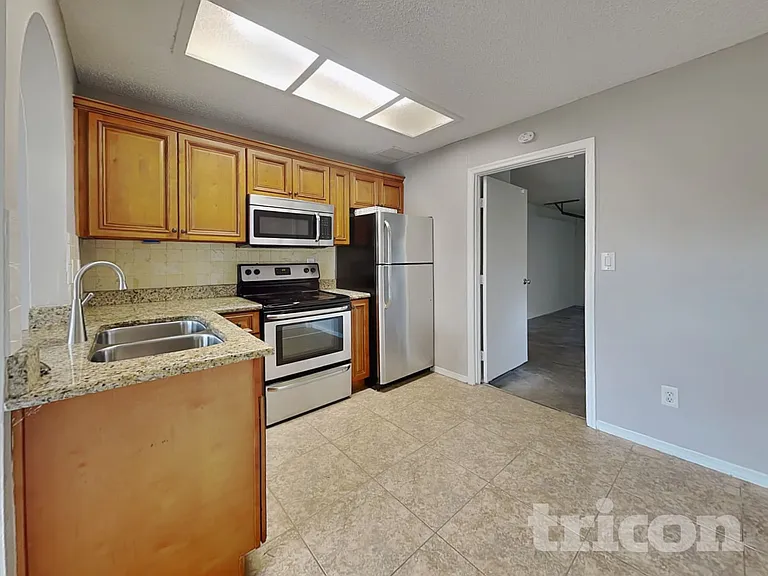 1009 Jamaica Way — Photo 6
