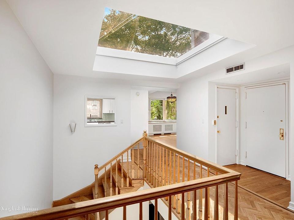 1st image of 18 W 12th St