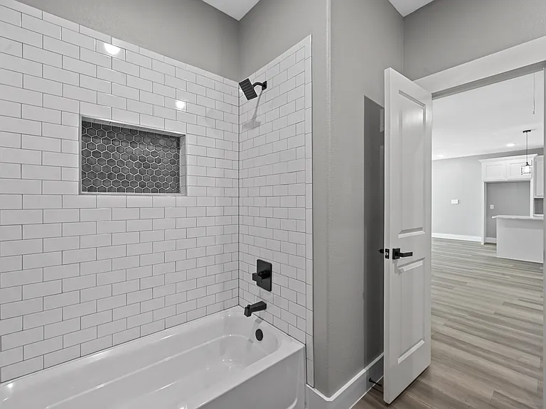 527 W Walker St — Photo 19