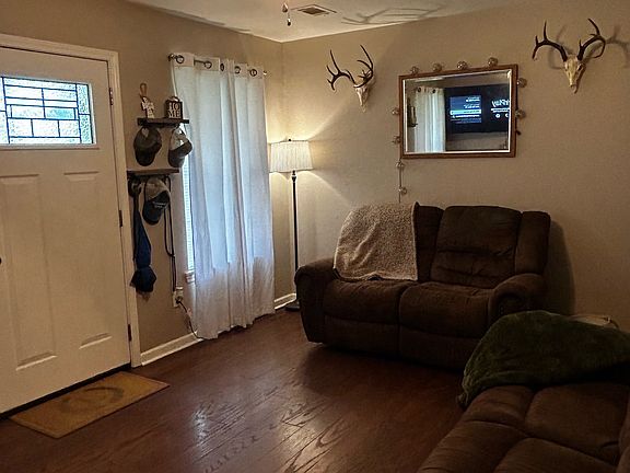 3rd image of 310 Betty St
