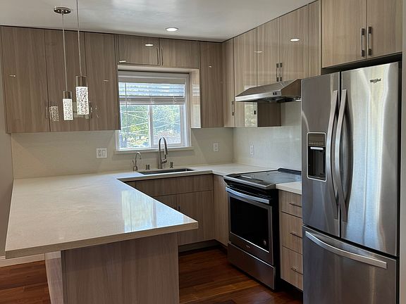 2nd image of 10 Plumas St #2