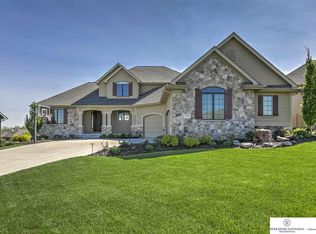 1019 N 190th St, Elkhorn, NE 68022