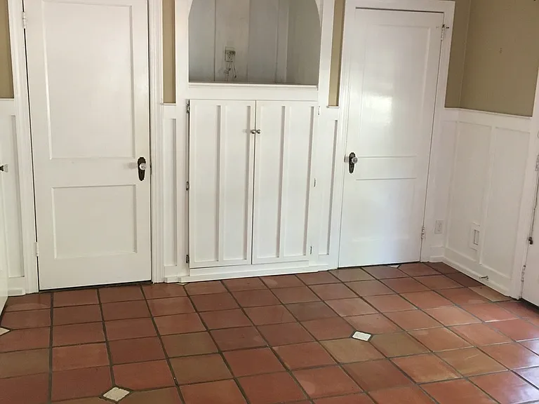 2461 Lyndhurst Ave — Photo 22