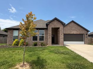1913 Hahn St, Pea Ridge, AR 72751