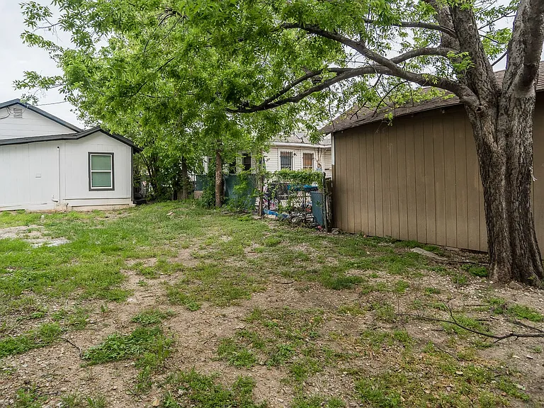 2737 Stuart Dr — Photo 37