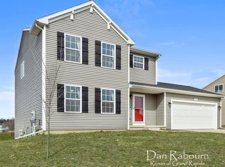 415 Oak View Dr, Middleville, MI