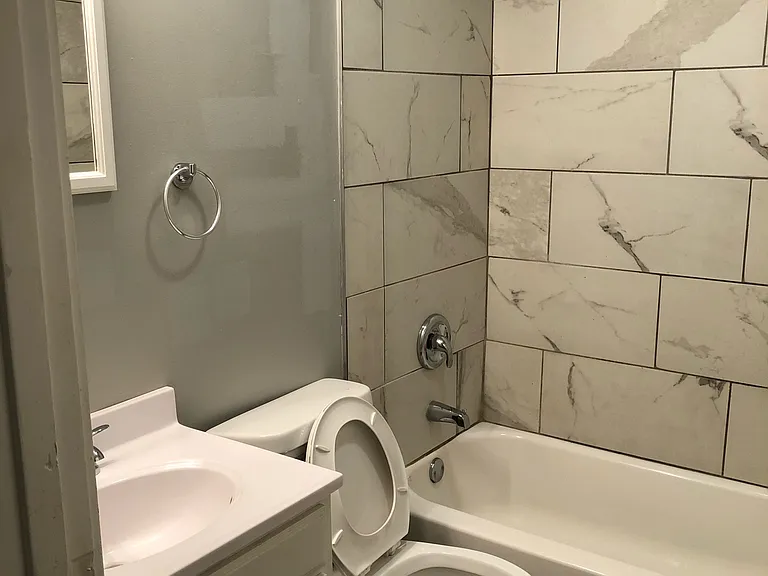 1332 E Donald St — Photo 11