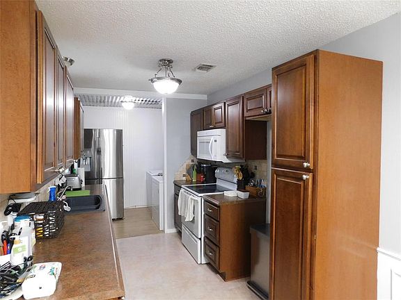 4th image of 156 W Umphress St