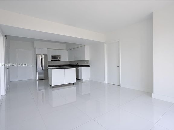 4th image of 92 SW 3rd St APT 3512