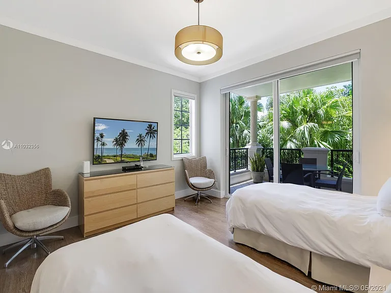 19126 Fisher Island Dr #19126 — Photo 28