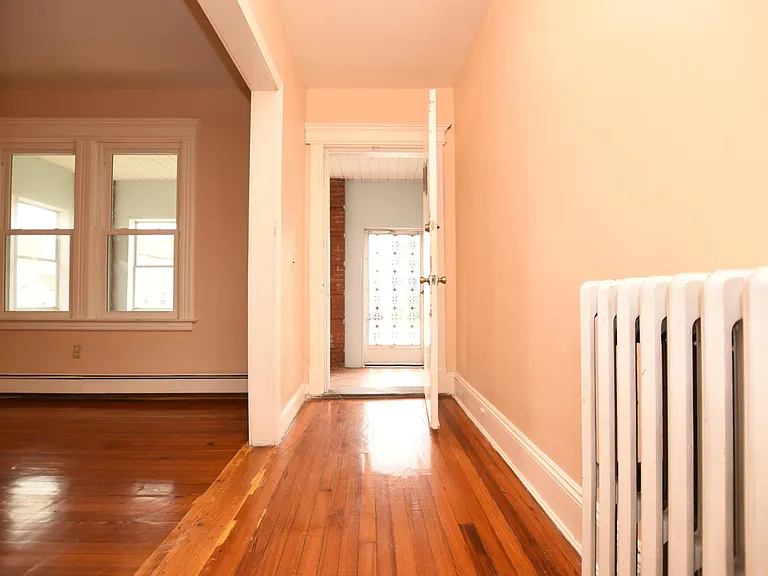 176 Adelaide St #1 — Photo 13