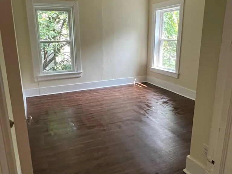 914 Jefferson St — Photo 11