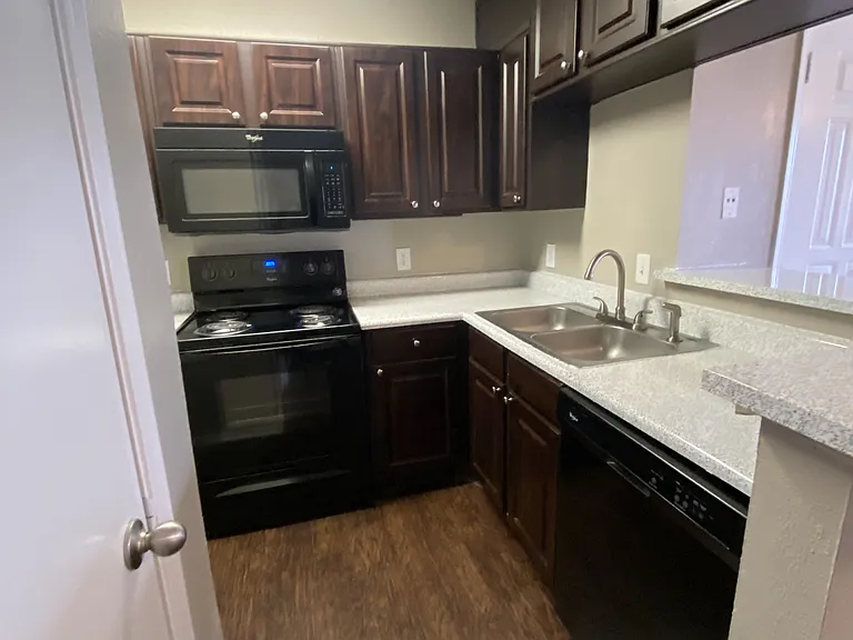 Walnut Creek Apartments — Photo 25