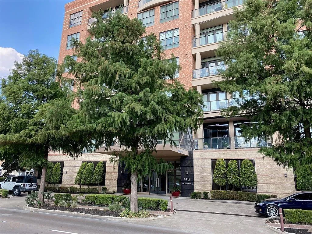 2 bed, 2.0 bath, 1279 sqft, $2,400 — Photo 1