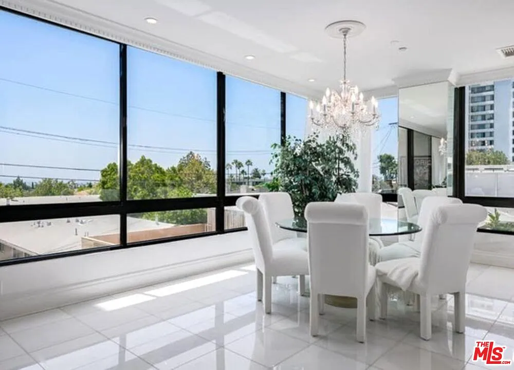 2 bed, 3.0 bath, 2352 sqft, $9,000 — Photo 4