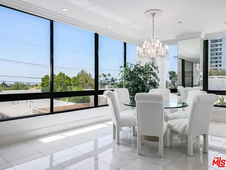 10350 Wilshire Blvd #404 — Photo 4