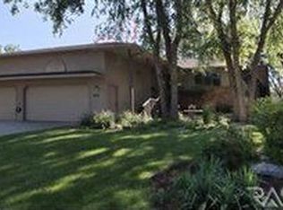 4420 S River Oaks Cir, Sioux Falls, SD 57105