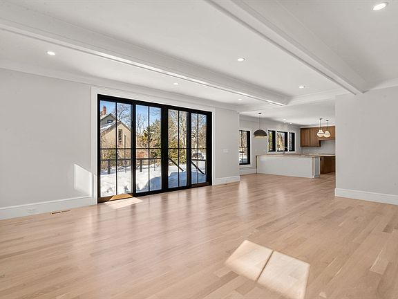 5th image of 577 Grove St