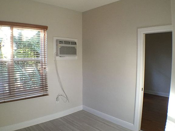 4th image of 222 Phoenetia Ave APT 3