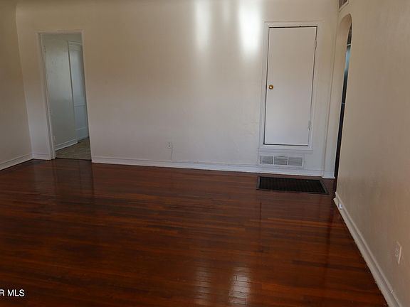 3rd image of 221 New Haven Dr