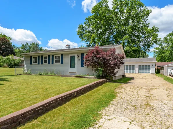 411 28th St N, Springfield, MI 49037