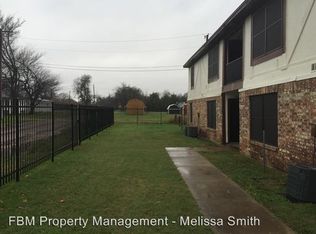 300 N Wells Ave APT 211, Hubbard, TX 76648