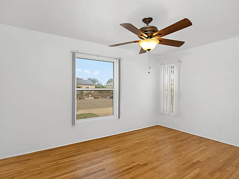 529 Dahlia Ave — Photo 9