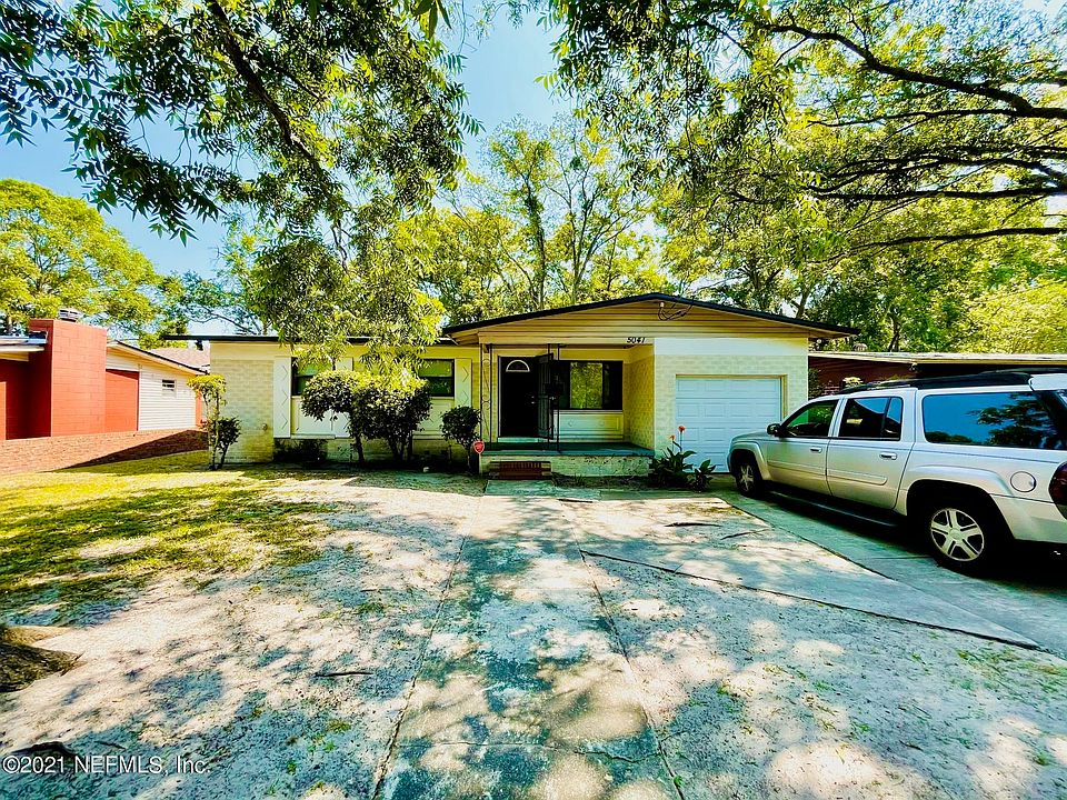 1st image of 5041 N Lincoln Cir