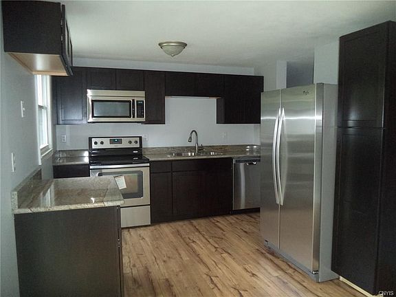 4th image of 8299 Carnation Dr