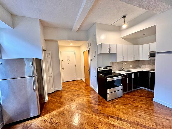 4th image of 29-28 41st Ave #202