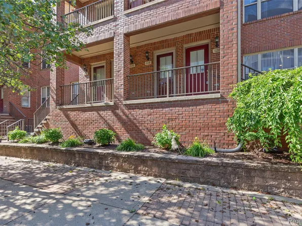 130 Tiffany Ln, Royal Oak, MI 48067