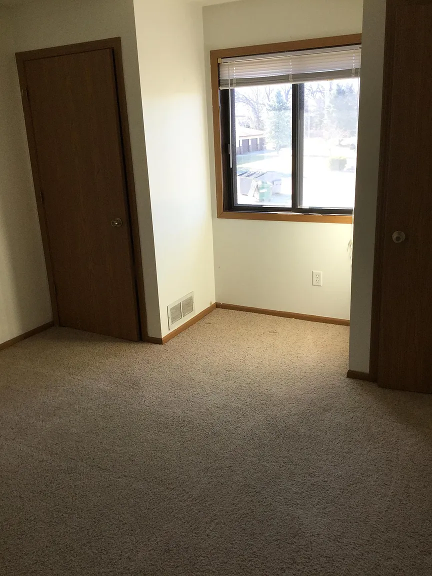 22820 Durand Ave APT 6 photo 1