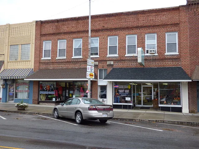 270 W Main St photo 1