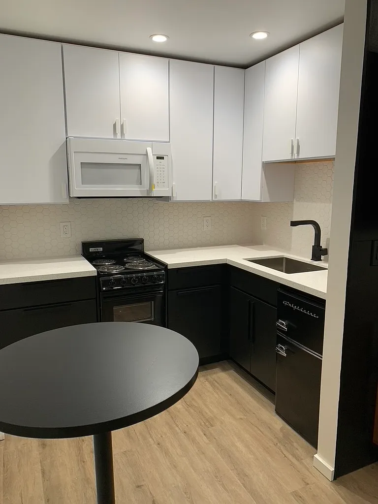 1 bed, 400 sqft, $2,500 — Photo 2