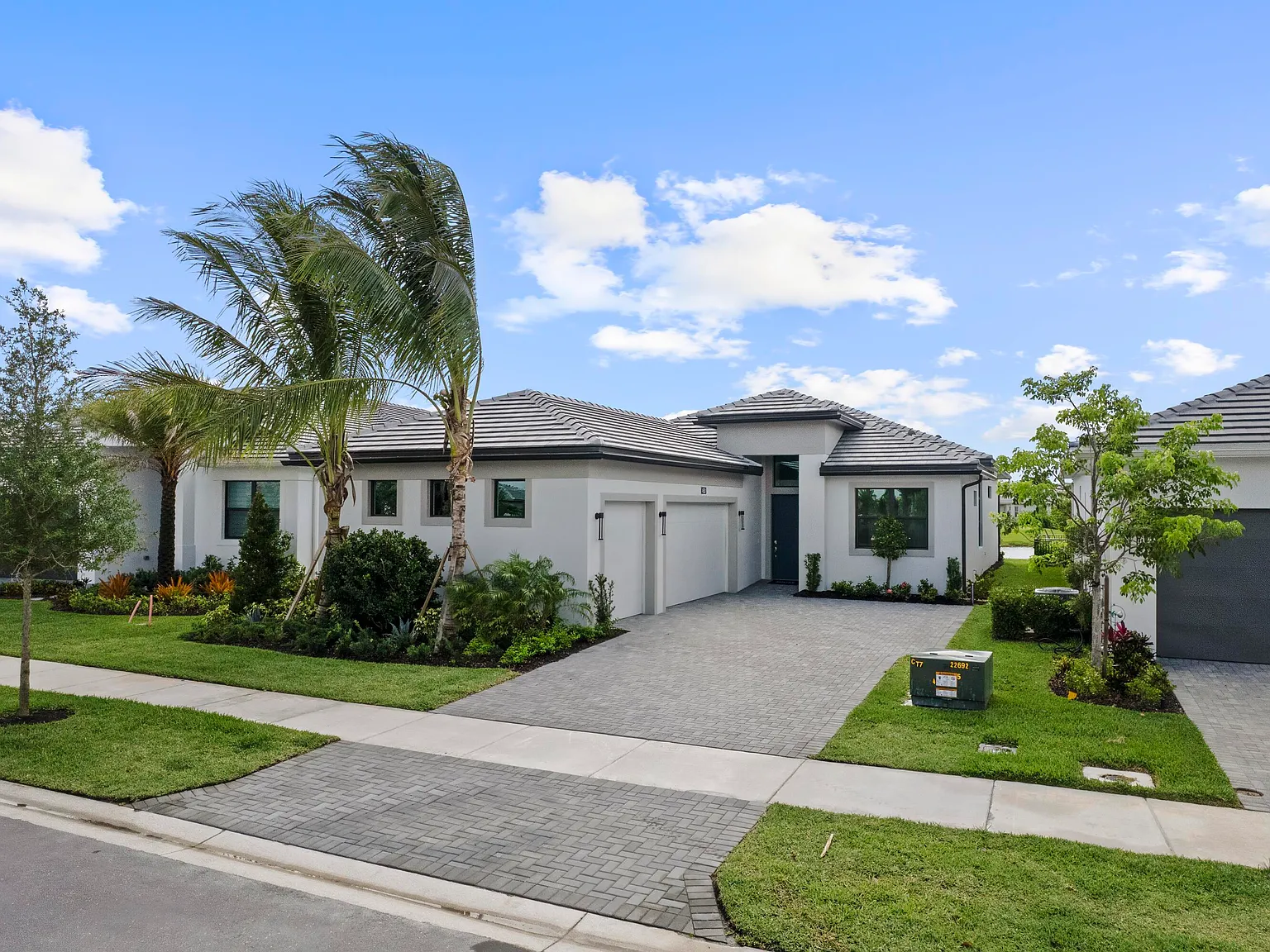 3 bed, 3.0 bath, 2129 sqft, $5,000 — Photo 3