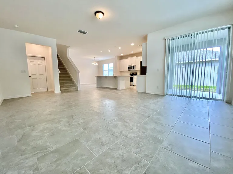 924 Avenal Ln — Photo 13
