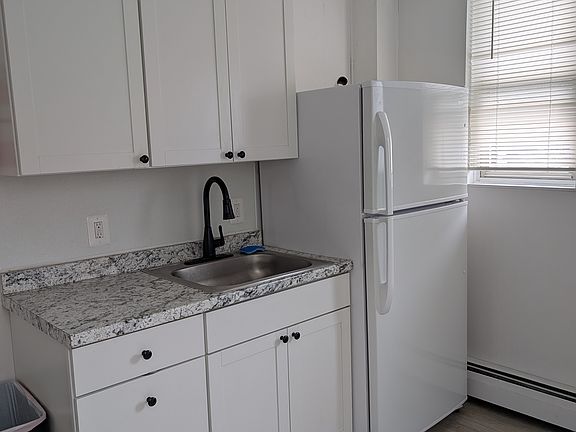 4th image of 6 E Lawton St