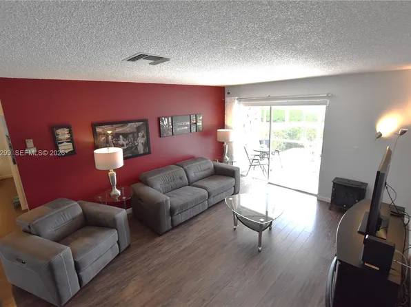 2852 Crosley Dr W APT G, West Palm Beach, FL 33415