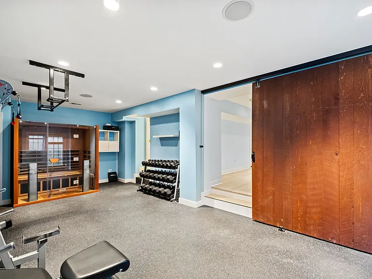 5213 Cathedral Ave NW — Photo 52