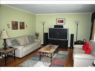 2nd image of 124 Serran Dr