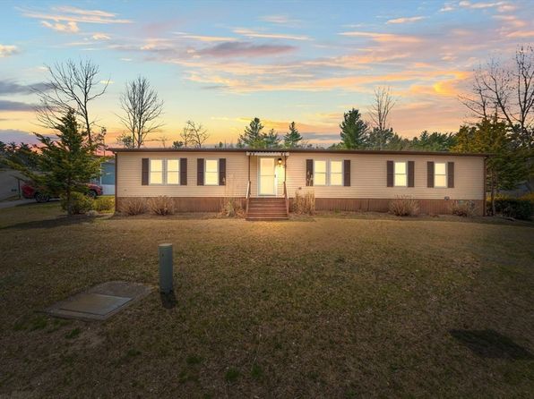 23 Lincoln Cir, Carver, MA 02330