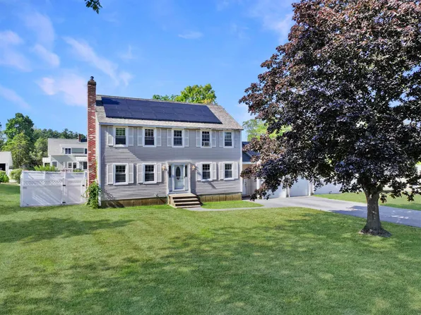 2 Jeffry Drive, Hampton, NH 03842