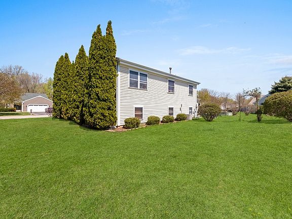 4th image of 701 Woodbine Ln