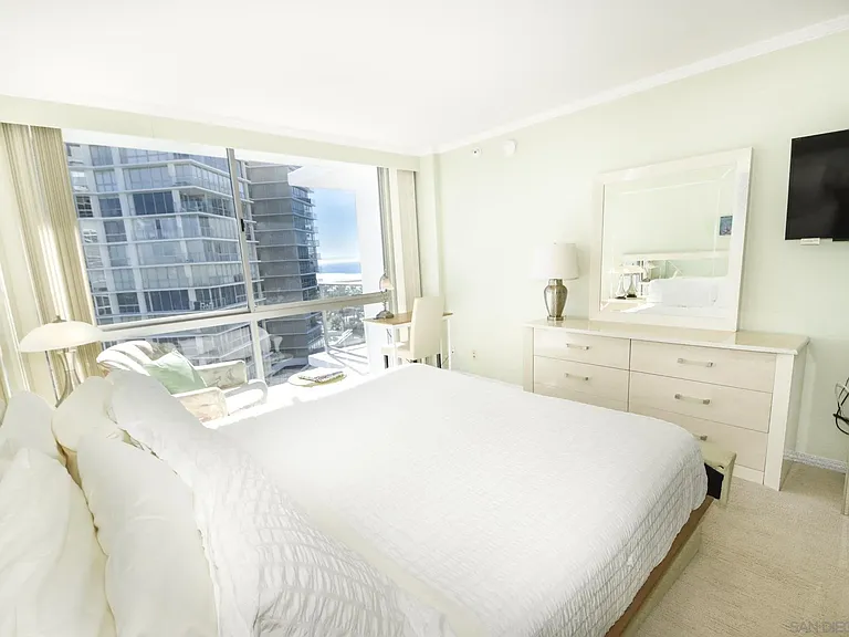 1810 Avenida Del Mundo #702 — Photo 14